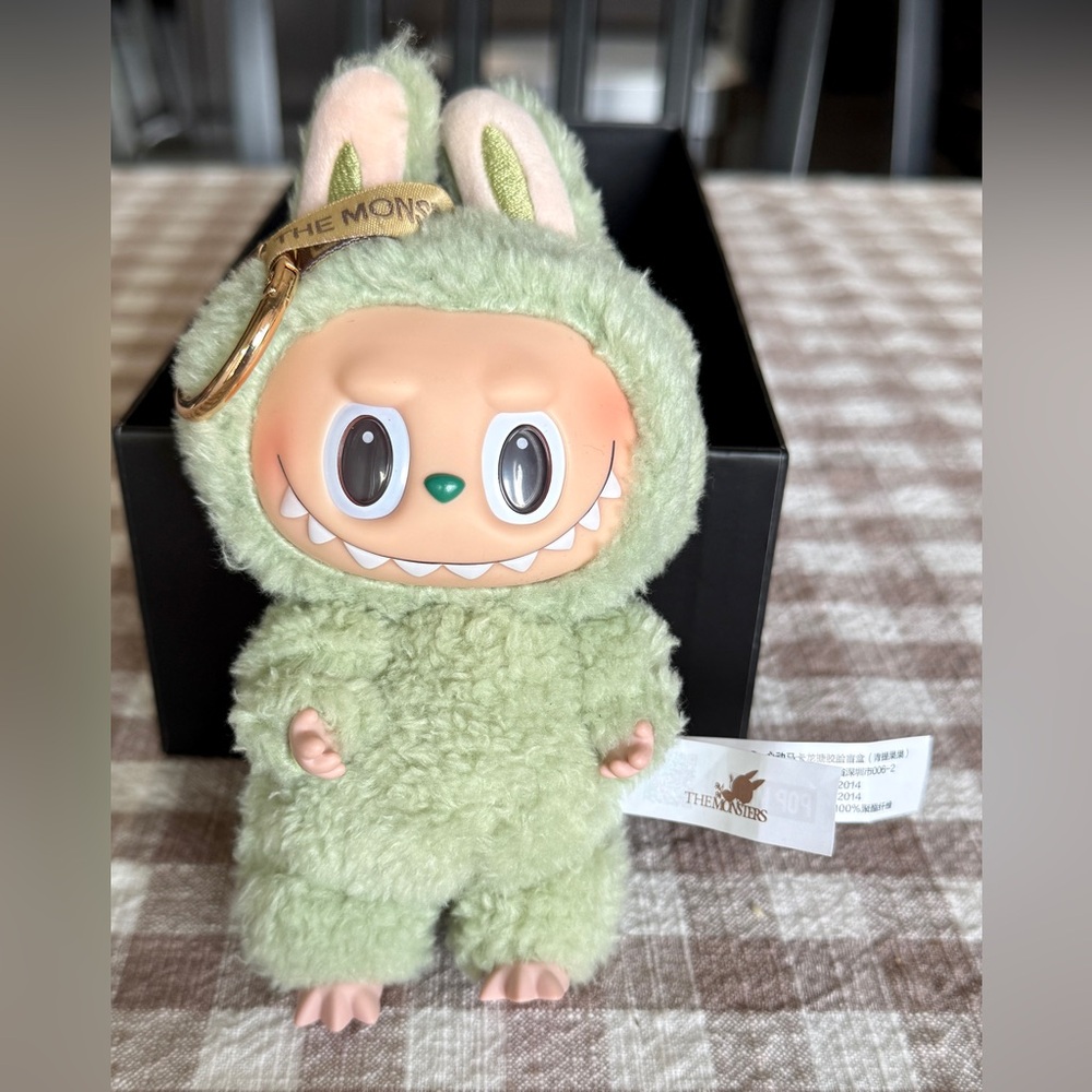 LABUBU - The Monsters - Exciting Macaron - new // no box // Green Grape